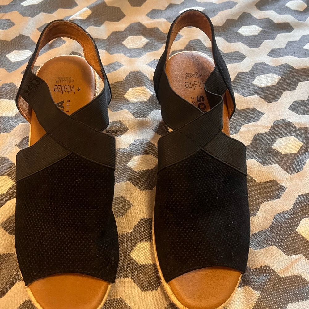 Woman’s wedged sandals